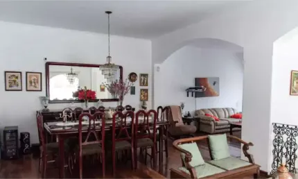 Sobrado à venda de 400 m² na Vila Mariana de 4 quartos sendo 1 suíte e 5 vagas.