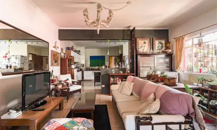 Casa à venda na região da Pompéia com 296m², 5 quartos e 4 vagas de garagem.