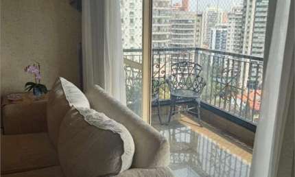 Apartamento à venda de 160 m² na Vila Mariana com 4 suites, e 3 vagas, andar alto e vista livre.