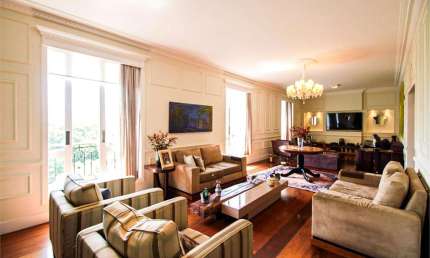 Apartamento em  prédio neoclássico  residencial  das elites de Higienópolis São Paulo