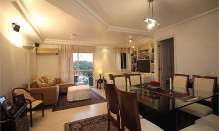 Apartamento em Moema Pássaros, 3 suítes e 2 vagas com depósito