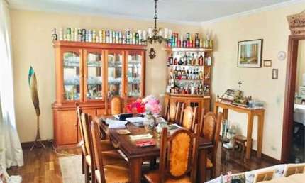 Casa térrea no Alto da Lapa , 3 dormitórios , 1 suite e 3 vagas de garagem .