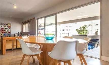 Apartamento na Vila Madalena 150², 3 suítes, 5 banheiros,2 salas e 2 vagas de garagem.