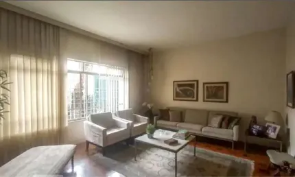 Sobrado amplo, espaçoso, com muita iluminação natural com 294 m², 5 dorm. 1 suite, 2 vagas!