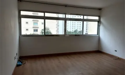 EXCELENTE OPÇÃO DE APTO COM 03 DORMITORIOS EM MOEMA PASSAROS- 500METROS DA  ESTAÇÃO MOEMA DO METRO.