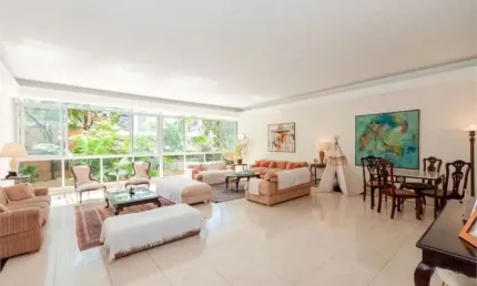 Apartamento com 4 dormitórios, 4 suítes e 3 vagas em andar baixo em Higienópolis