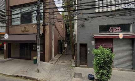 Sobrado Comercial de Vila localizado entre Itaim Bibi e Vila Nova Conceição. Investidor! Renda! Alugado!!