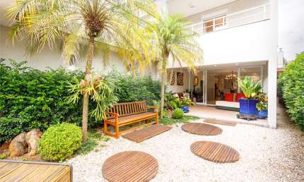 Casa Alto Padrão à Venda no Planalto Paulista – 600m², 4 Suítes, Churrasqueira, Spa com Jacuzzi e Jardim Paisagístico