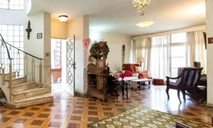 Sobrado à venda no planalto paulista de 369m² com 4 dormitórios, 1 suíte e 4 vagas.