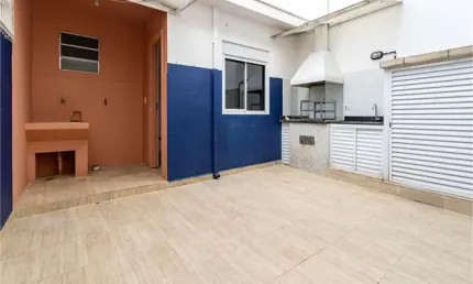 Sobrado inteiro reformado no campo belo. 3 dormitórios, sendo 1 suíte máster com hidromassagem.