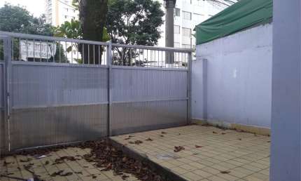 Casa com 3 quartos para alugar na Rua Demóstenes, --, Campo Belo, São Paulo