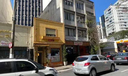 Casa comercial, ao lado da av consoloação, a poucos minutos do metro e da faculdade mackanzie