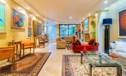 Casa espaçosa e elegante com 4 dormitórios, 3 suítes e 2 vagas no Jardim Europa