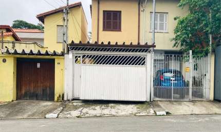 Casa e Sobrado à Venda no bairro Campo Belo. Sobrado na Frente e Casa Térrea nos fundos. Oportunidade!!