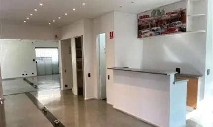 Prédio Inteiro Comercial à venda de 250 m² na Vila Madalena com 6 salas e 8 vagas.