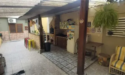 Casa à venda de 190 m² na Vila Mariana de 3 quartos sendo 2 suites e 2 vagas.