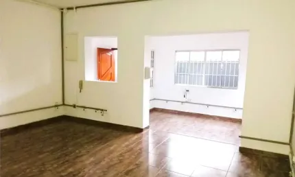 Sobrado comercial . 800 mts do metrô pça da árvore . 05 salas . 01 vaga . 224 m2
