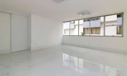 Apartamento 120m² com 4 dormitórios, sendo 2 suítes, 2 vagas, recém reformado