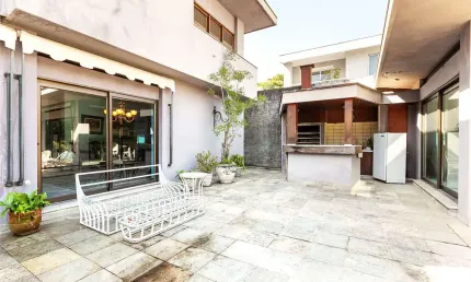 Brooklin paulista na melhor rua, casa alto padrão, terreno 1.000m², com total segurança.