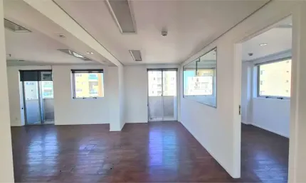 Sala comercial com 105m² em frente ao metrô paraíso