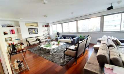 Apartamento 250m2, 4 dormitórios, 1 suíte, living 2 ambientes, 2 vagas, em Higienópolis.