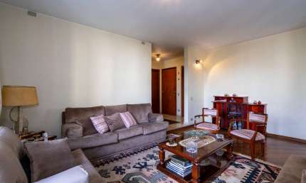 Venda apartamento de 200,30 m² com 3 suites e Três vagas de garagem livres.
