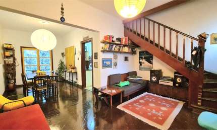 Casa com 2 dormitórios, sótão, apartamento no subsolo com quintal no coração do Bixiga.