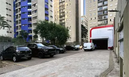 Barracão / Galpão / Depósito para alugar na Rua Fidêncio Ramos, --, Vila Olímpia, São Paulo