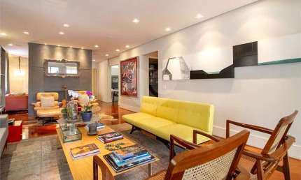 Apartamento reformado à venda em Pinheiros com 189 m², 3 vagas, lazer, próximo ao metrô!