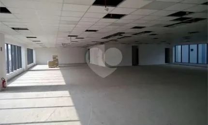 Sala comercial 650m² ou Laje comercial 1.300m² - Vila Olímpia