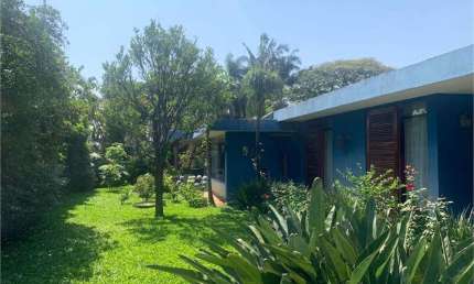 Casa no Morumbi em amplo terreno próxima ao Colégio Porto Seguro