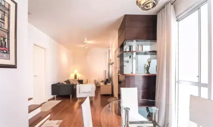 Apartamento duplex totalmente mobiliado, 2 suítes, 1 vaga, próximo metro moema