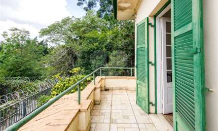 Charmosa casa no Pacaembú com 4 quartos, vista e muito quintal