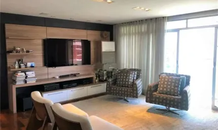 Apartamento à Venda no Campo Belo 3 dormitórios e 2 vagas