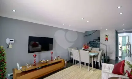 Casa de 110m²  reformada com 3 dormitórios, 2 suítes, 1 vaga no Bosque da Saúde.