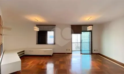 Excelente apartamento à venda em andar alto  com 2 suítes.em moema pássaros