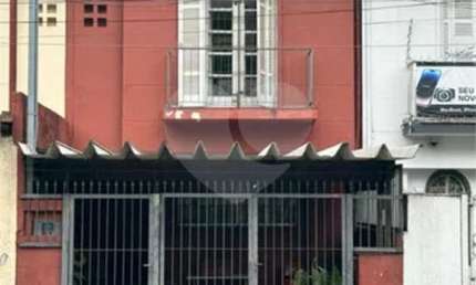 Ótimo Sobrado para fins comerciais ou residenciais. Clinicas, Consultórios e Escritórios. Imóvel Ideal