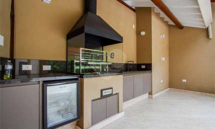 Pacaembu / majestoso sobrado reformado / 480 m² AC / 4 suítes / 6 vagas / piscina