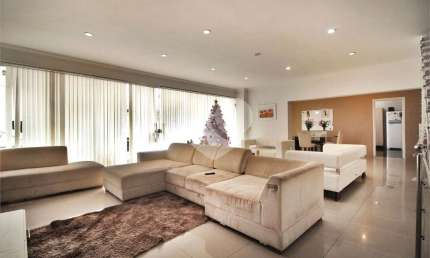 Oportunidade! Bairro Planalto Paulista! Sobrado com 3 suites, quintal e 6 vagas