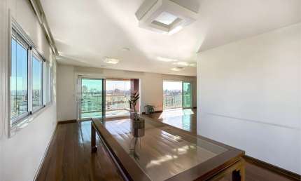 Apartamento com 266m², andar alto, vista livre, varanda gourmet, 4 suítes, 5 vagas, lazer condomínio