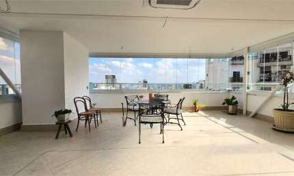 Sabe aquela varanda enorme com vista livre do bairro?
