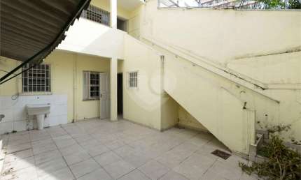 Casa Exclusiva na Rua Eça de Queiroz 3 Dorms, 200m², Próxima ao Metrô - Oportunidade Única