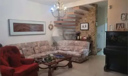 Sobrado no brooklin paulista, com 03 quartos e 02 vagas de garagens.