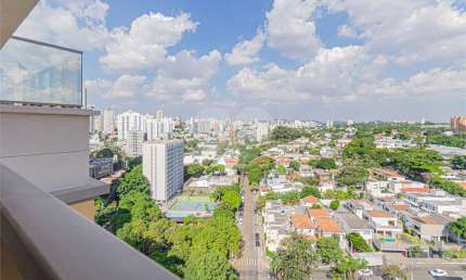 Sofisticada Cobertura Duplex no Ibirapuera com projeto You Studio e Philippe Starck são 4 suites.