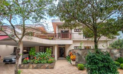 Casa de condomínio  com 440m² com 5 suítes quintal e 4 vagas