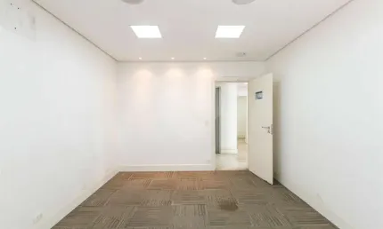 Casa Comercial Venda na Av Brasil - 764m² com 18 Salas e 12 Vagas - Jardim América