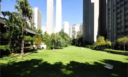 Belíssimo apartamento no Condomínio Portal do Morumbi. Condomínio Clube. 125 mil m² de área verde! Preço imbatível!