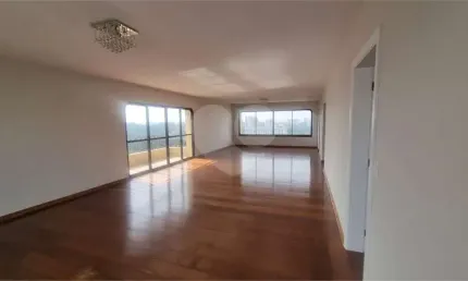 Cobertura reformada com 6 suítes no Alto da Boa Vista