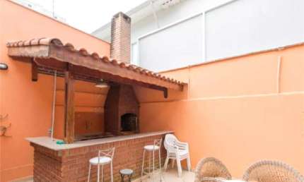 SOBRADO 3 DORMS NA CHÁCARA SANTO ANTONIO DE 165M2  QUINTAL COM CHURRASQUEIRA
