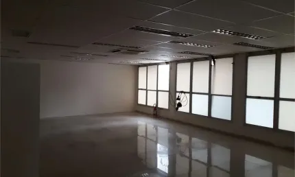 Salas comerciais, em excelente condomínio, com laje de 704 m²